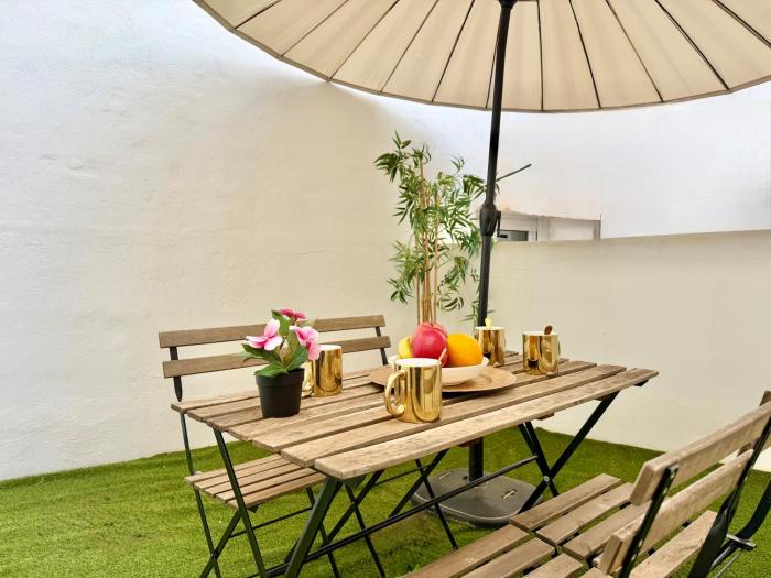 Cozy Studio with Terrace Near Center by TuriVida