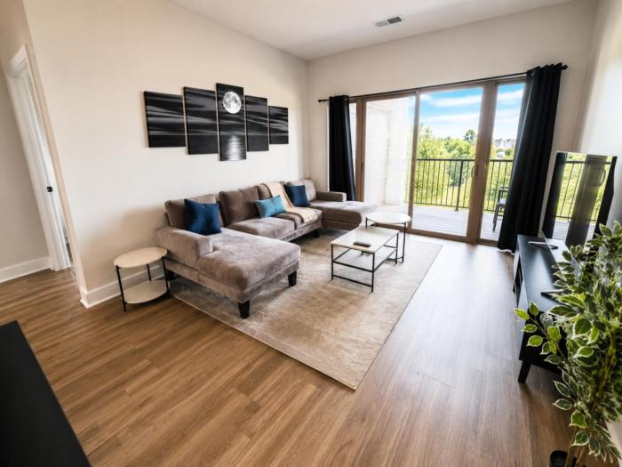 Executive 3BR Downtown Birmingham with Game Table