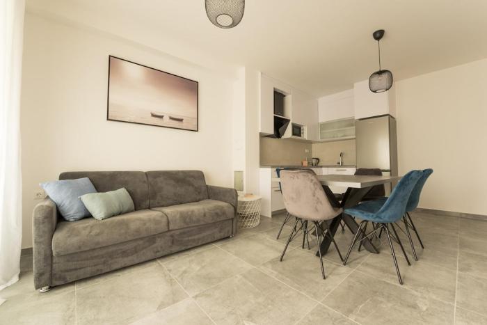 Modern apartment with two bedrooms near the sea