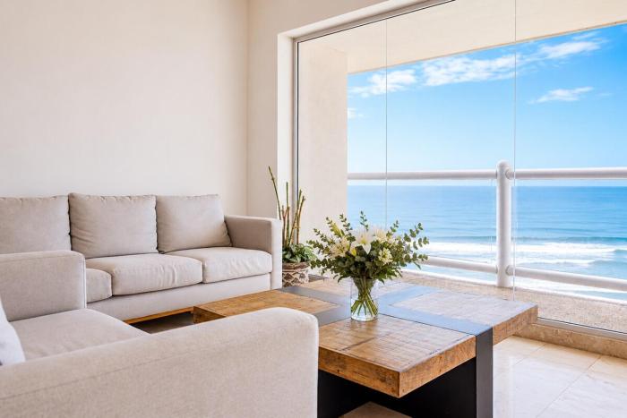 Oceanfront luxury Apartment in Acapulco Diamante