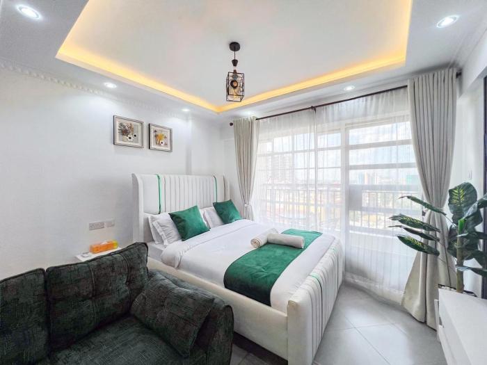 Bright and sunlit studio near CBD with a gym