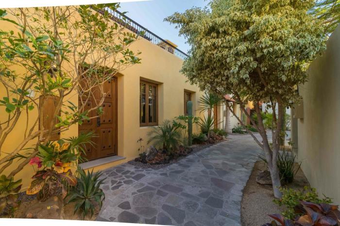Perfect Home steps from Community pool, beach and Wine Bar in Founders