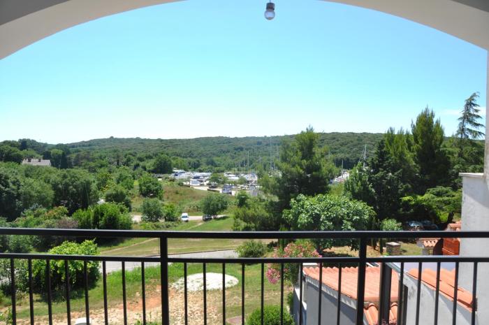 Spacious, Newly Renovated, Marina Views Apartment Pula