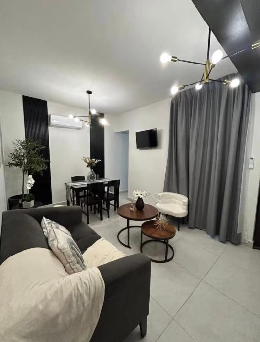 Casa moderna, acogedora y completa de 2 recámaras en zona residencial