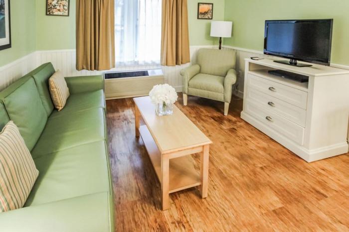 Holly Tree Resort - 1 Bedroom