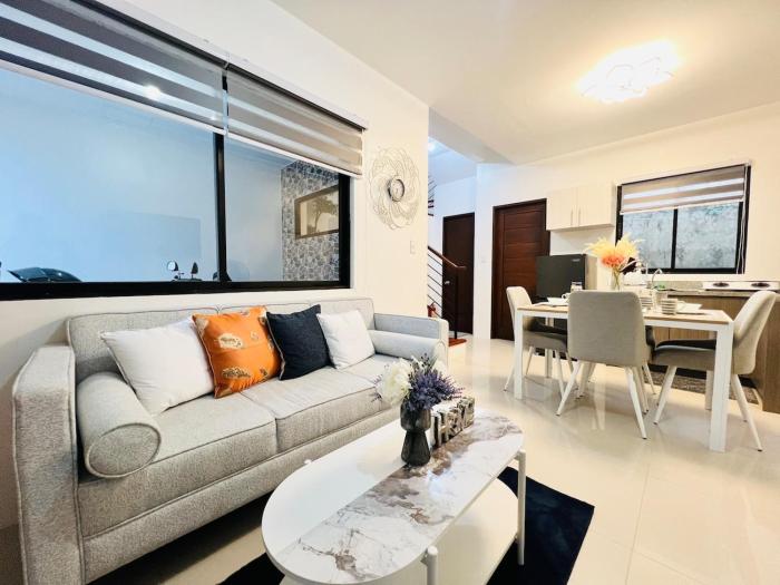 Sta Monica Estate Tisa 3BR House for 10 with Parking