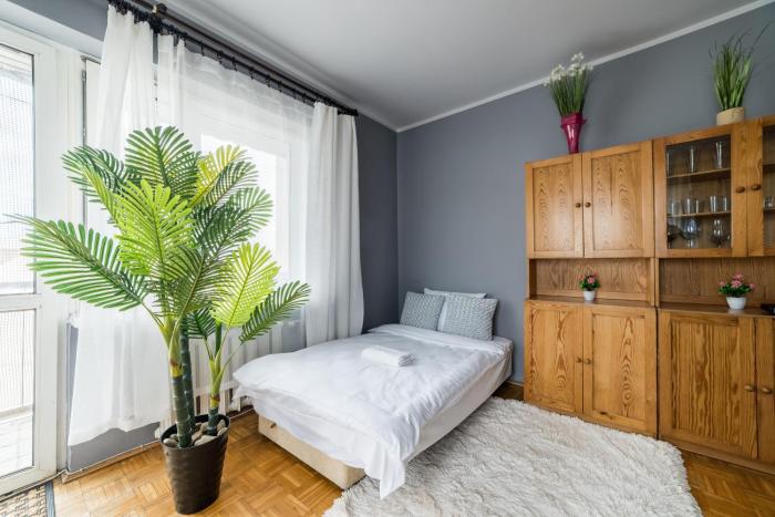 Piątkowska Homely Apartment by BookingHost