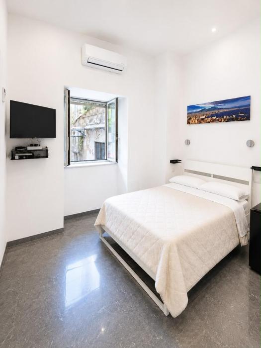 Cristina House 5 Min from Naples Old Town & Train Station WIFI 5 Star