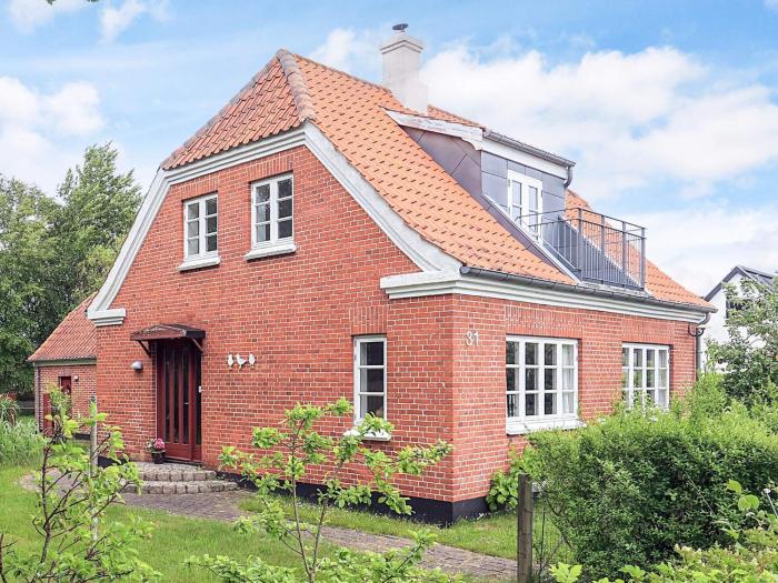 6 person holiday home in Ålbæk