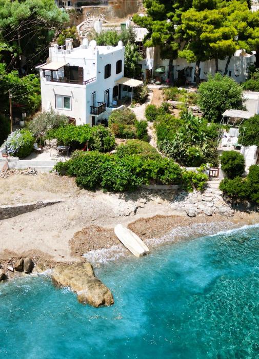Villa Mimosa Poros Beachfront Apartments