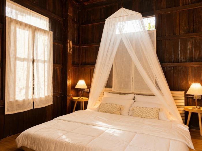 Private Charming Historic Wooden House 1 min to Chiang Mai Gate