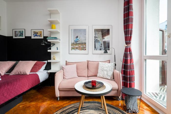Royal Baths Cozy Colorful Studio by BookingHost