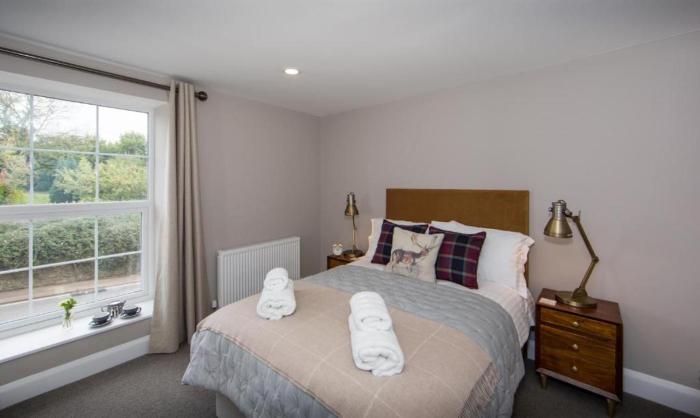 Bristol Airport rooms - Darlington arms - Bar & Food