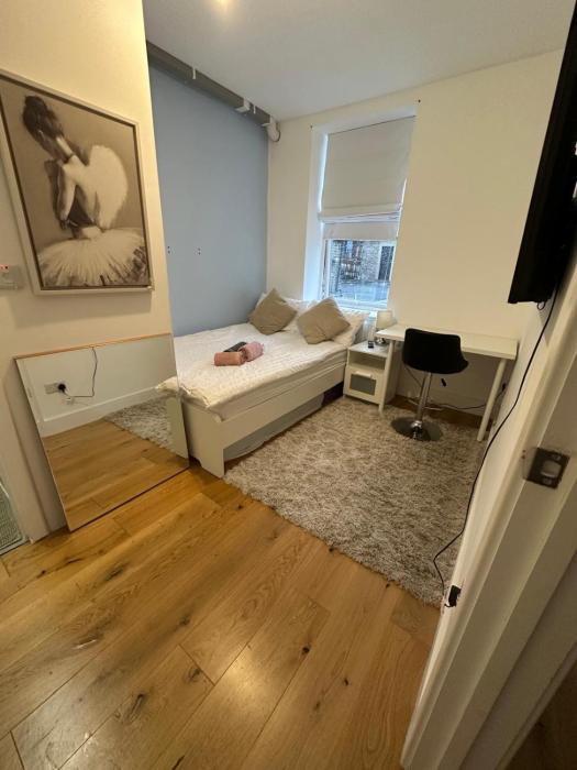 En Suits room with your own bathroom and toilet