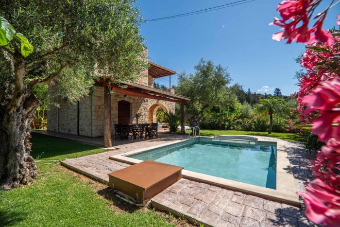 Villa Nipos by PosarelliVillas