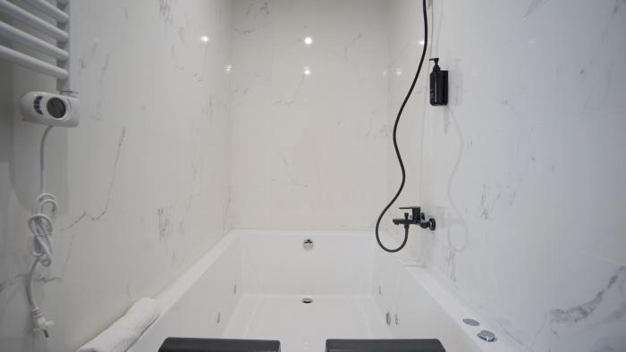 Estudio 3 Juan Boscan Madrid Hot Tub & Arcade