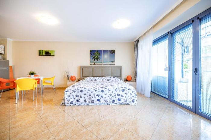 5 min walk from the beach 2