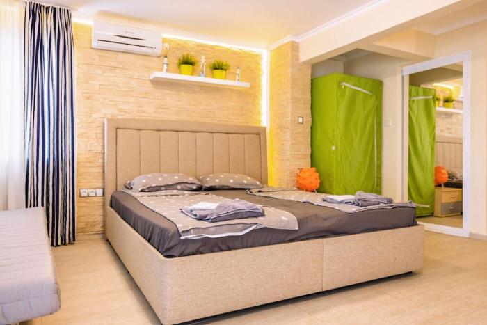 5 min walk from the beach 1