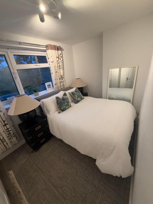 Comfortable Rooms Free Parking & WiFi Easy Access to Town