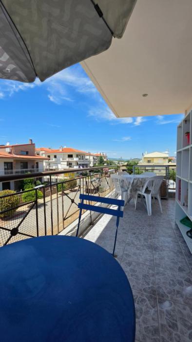 Olive Breeze Apartment 2 by Golden Host