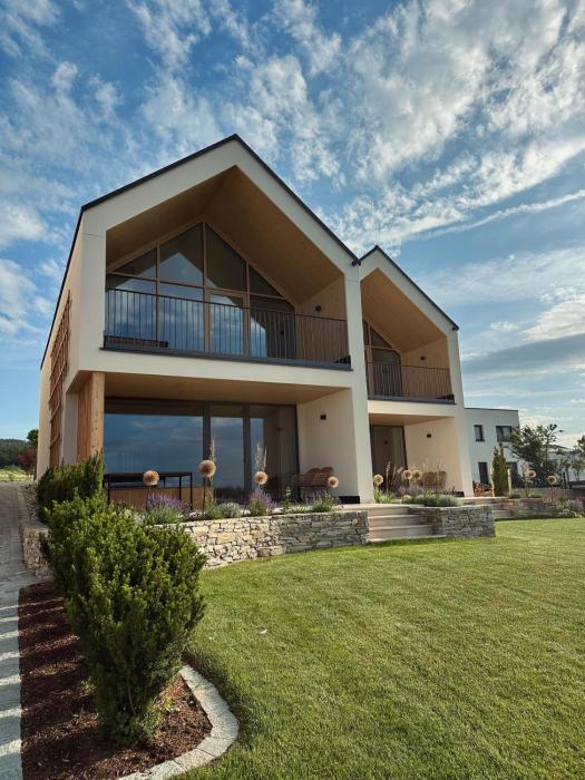 Luxus-Chalet mit privater Sauna, Wellness & Naturteich