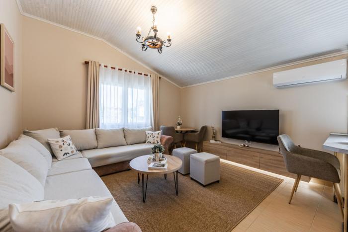 Loen Spacious Seaside 3BR Apartment by PikHost