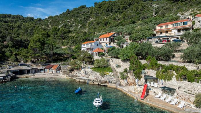 APARTMAN DJONI 2 by Villas Guide