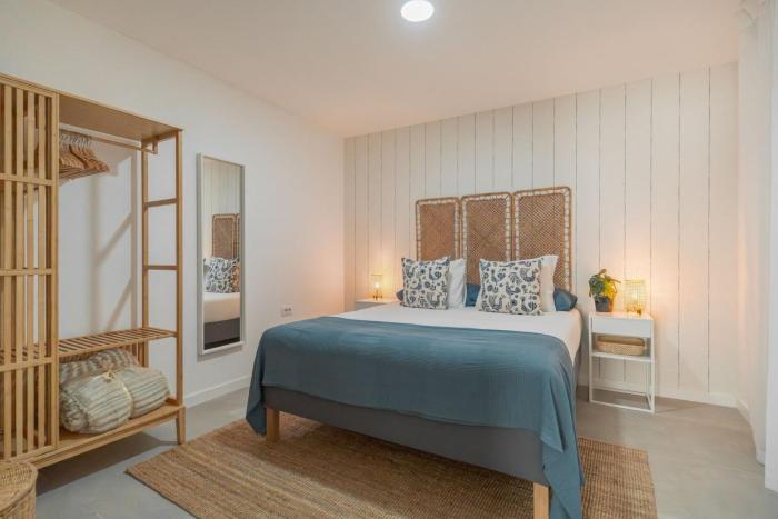 Cozy Apartment Rental in Guargacho, Spain - Ideal Family Stay