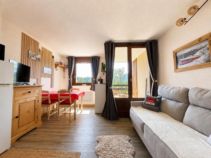Studio moderne et lumineux avec vue sur le Mont Charvin. Parking privatif - FR-1-505-222