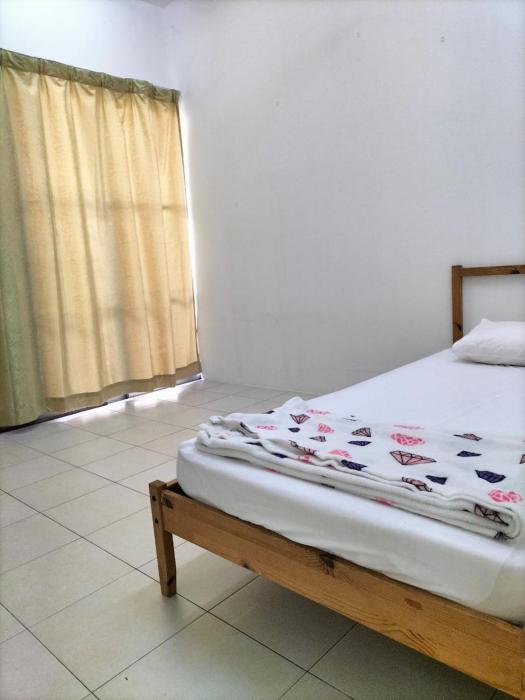Medium Room shared bathroom Cengal Condominium
