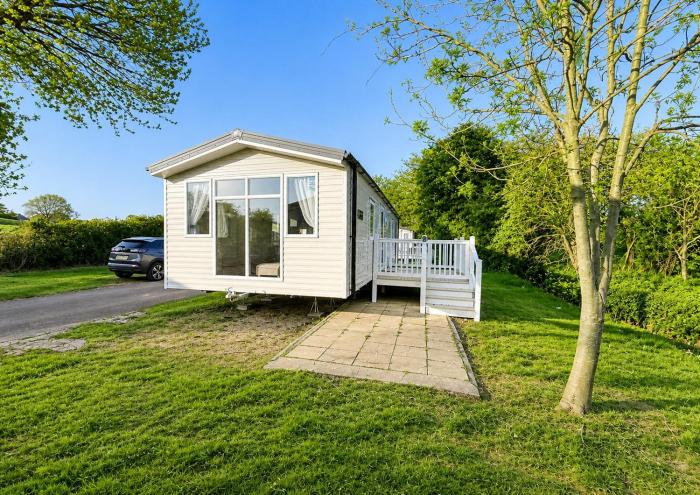 Modern 6 Berth Caravan With Decking To The Side At Valley Farm Ref 46946Sb