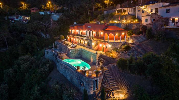 La Coraillère Waterfront Villa with Private Pool and Sea Access