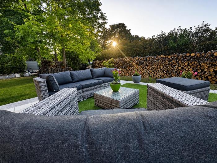 Appartement situé dans une propriété privée avec terrasse équipée avec plancha proche du lac de saint Cassien
