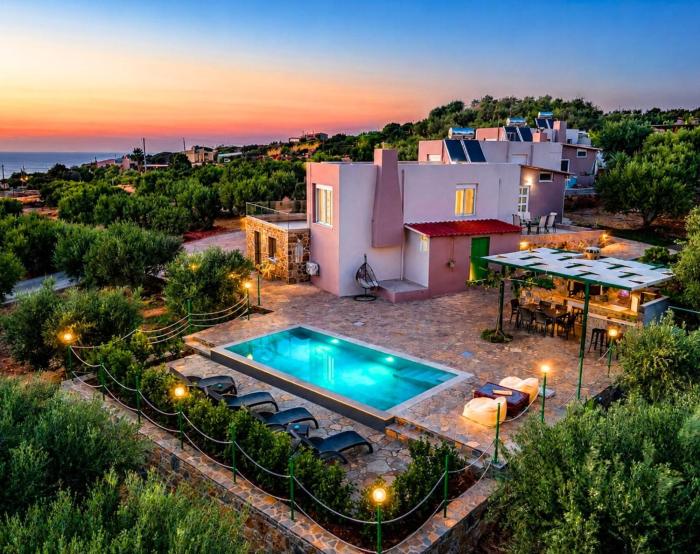 Villa Aktis with Freshwater Pool and Sea View