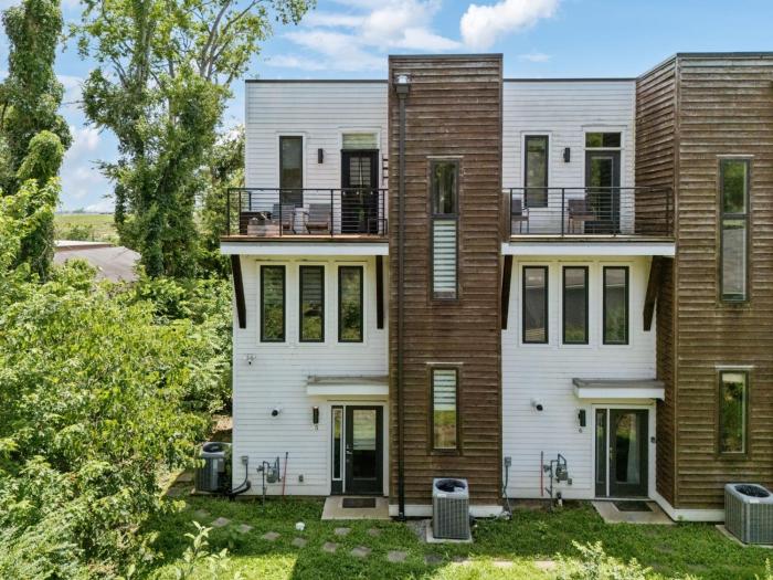 Modern Townhouse close to Broadway