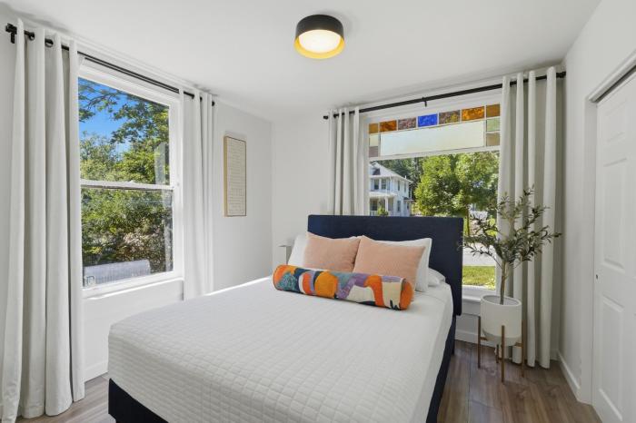 Near EMU & Ann Arbor - King Bed, AC & WiFi