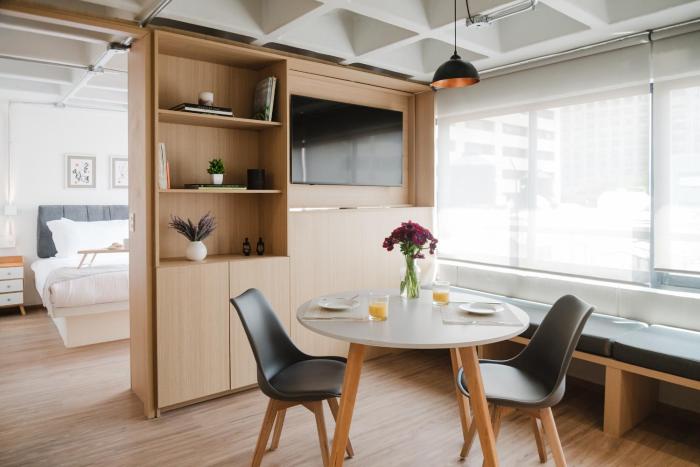 Praga Suites 10 King Bed, Fast WiFi & Comfort