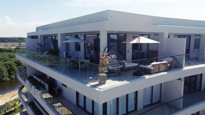 Beachfront Penthouse Spacious, Gym, Pool, 7PPL