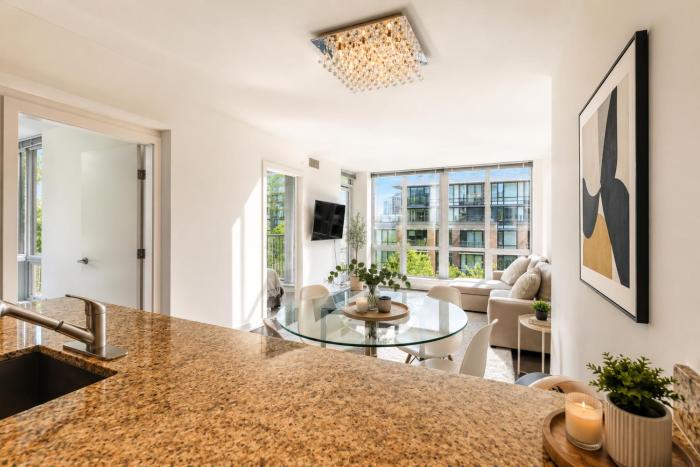 Premium 3 Bedroom Condo Downtown Vancouver Core