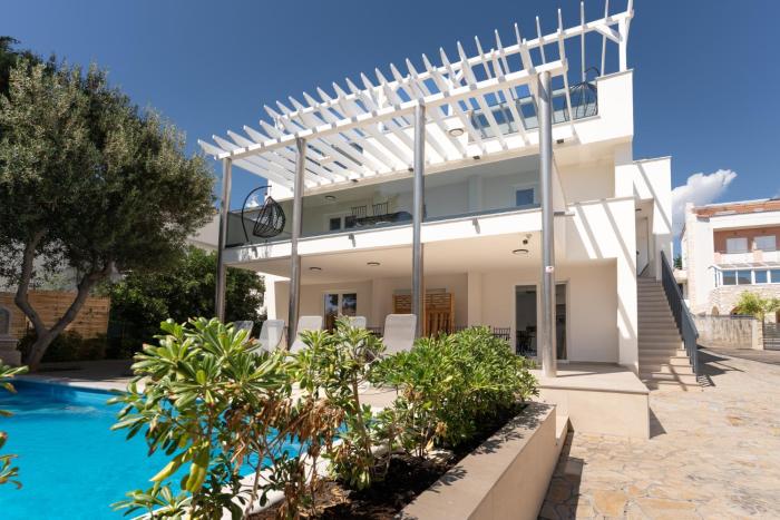 Villa Amfora with a pool