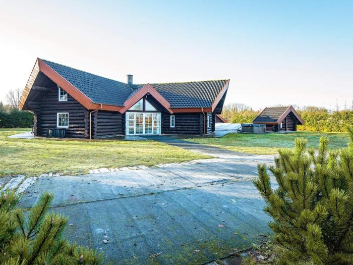 Holiday home with pool in Ansager