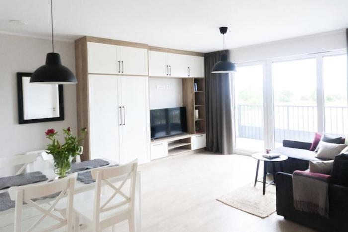 Large Coastal Apartment for 3 with Balcony