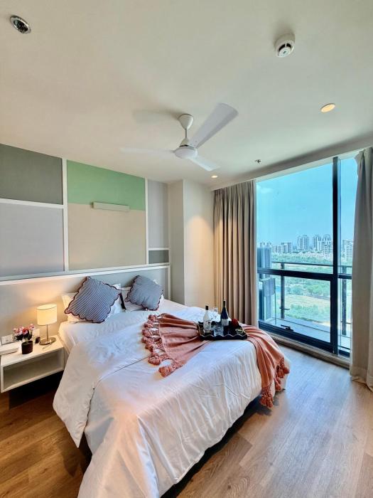 Pink Lily 1 BHK Studio Apartment near IGI Airport