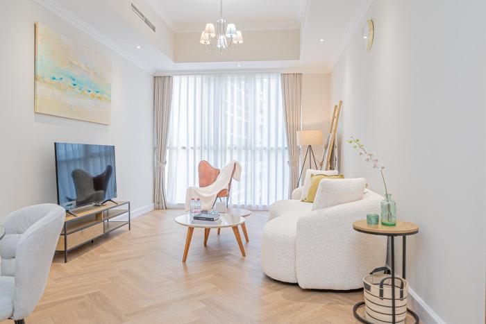 Escape24 1BR Dunya Tower near Dubai Malll & Burj Khalifa