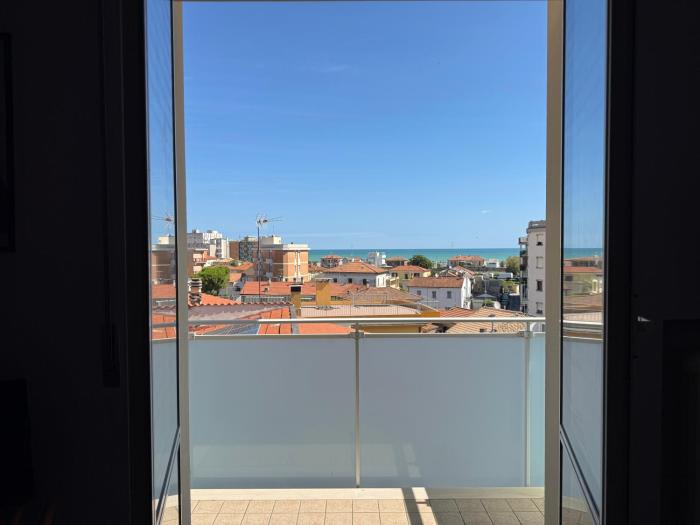 SE292 - Senigallia, ampio quadrilocale con posto auto e terrazza vista mare