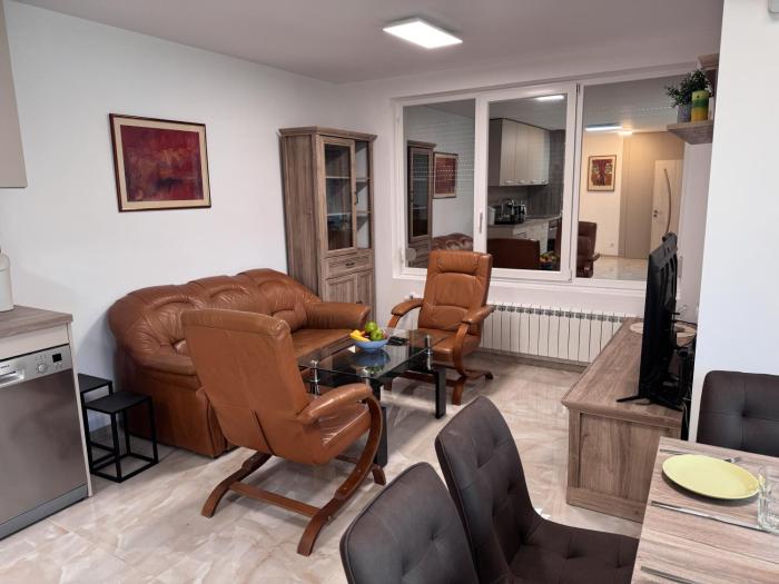 New two bdr Airport Apartment free parking
