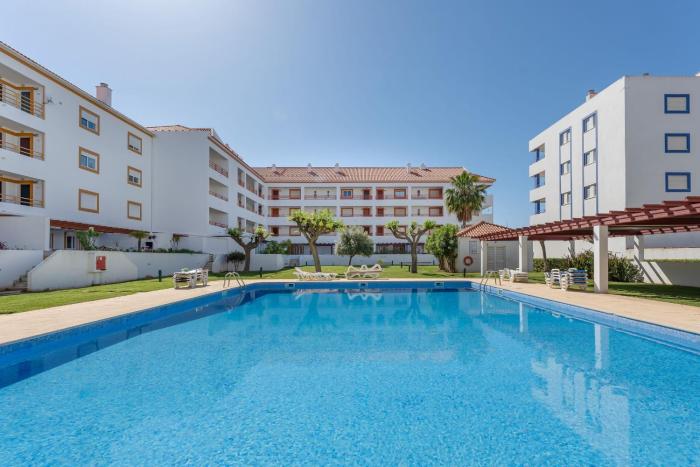 Cozy 1Bdr Flat with Pool and Garage by Lovelystay