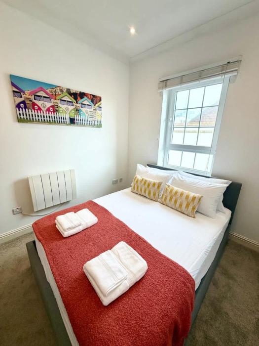 Harbour Haven Modern 2 Bed Apartment by the Sea