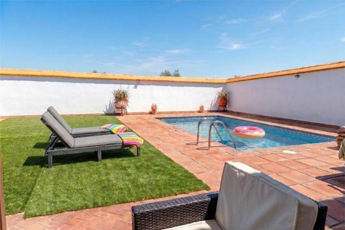 Casa rural con piscina, barbacoa, aire acondicionado, WiFi de alta velocidad, cocina exterior y Parking