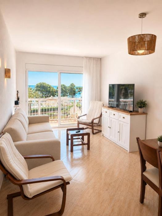 Spacious Beachfront Apartment with Ocean Views
